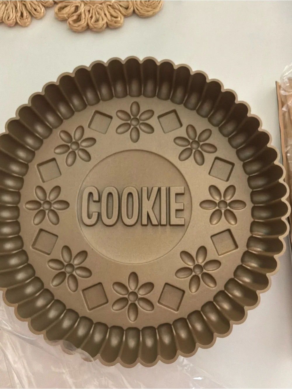 Williams Sonoma Sandwich Cookie Cake Pan Set - Brown and White